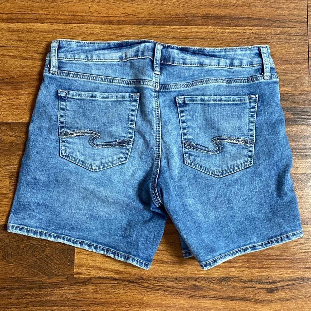 SILVER Jeans Co 90’s Elyse acid washed distressed high rise denim jean Shorts